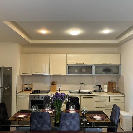 Diem Apartment Near Pazari I Ri Tirana Bagian luar foto