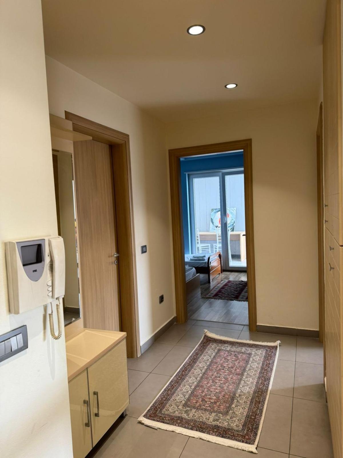 Diem Apartment Near Pazari I Ri Tirana Bagian luar foto