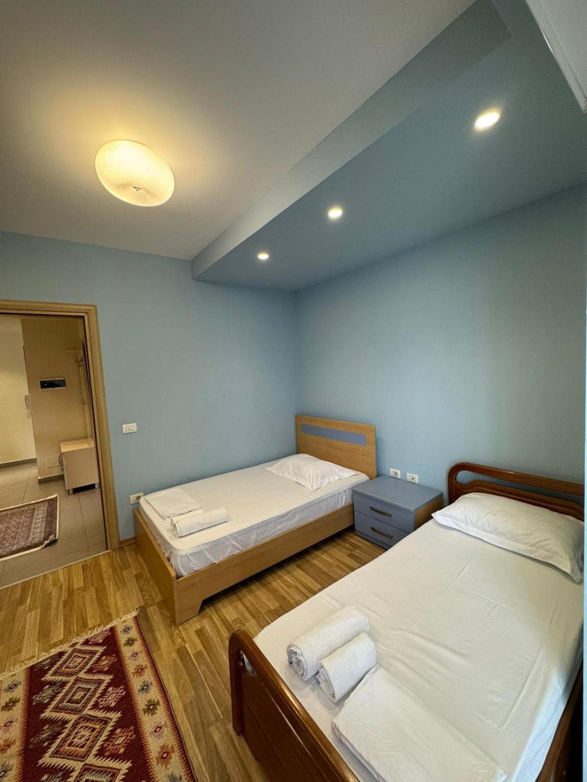 Diem Apartment Near Pazari I Ri Tirana Bagian luar foto