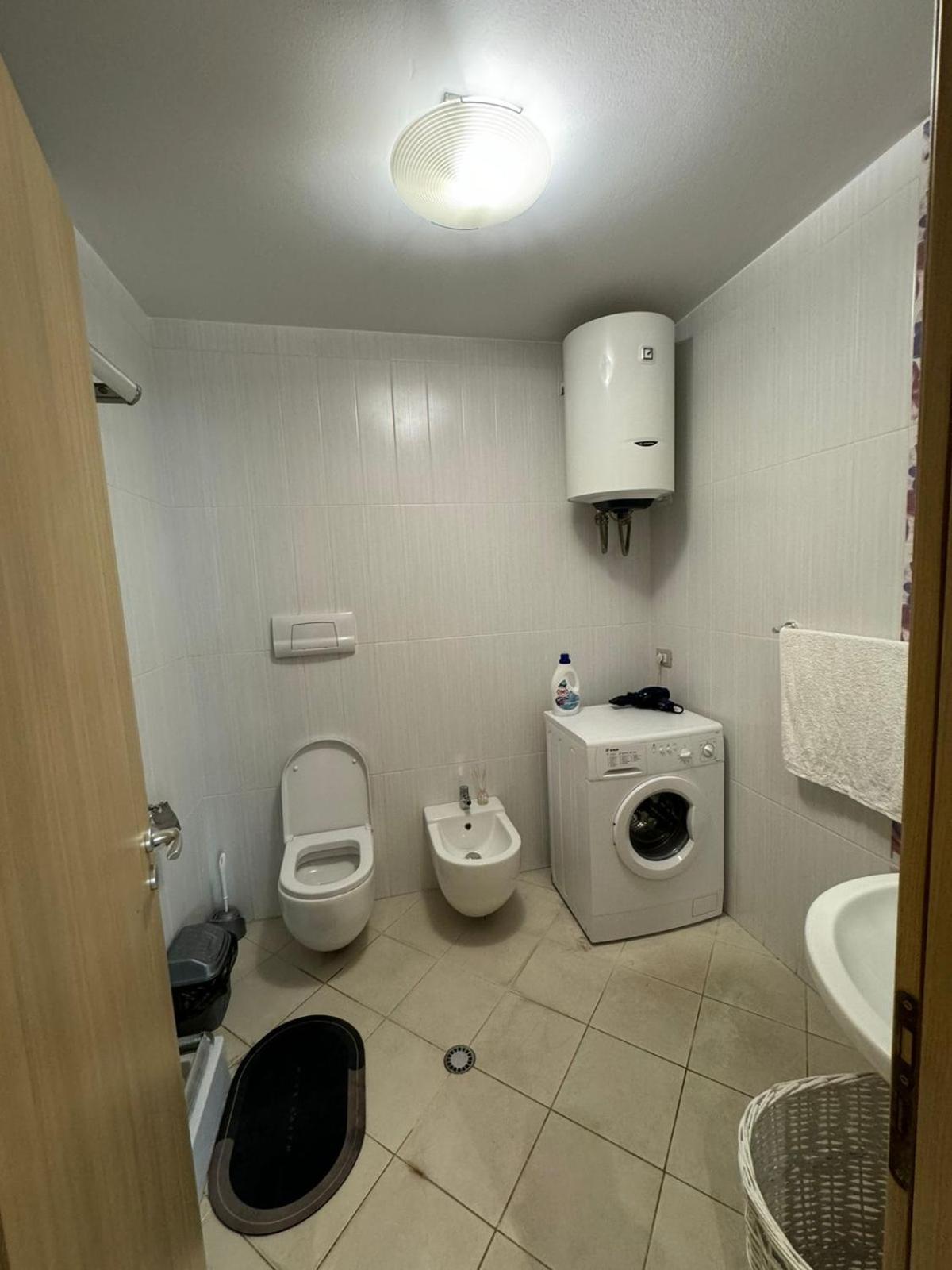 Diem Apartment Near Pazari I Ri Tirana Bagian luar foto