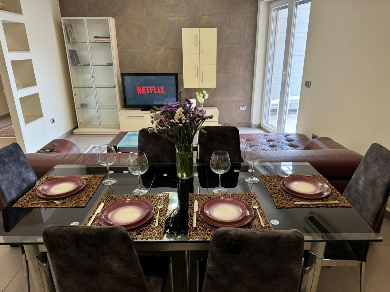 Diem Apartment Near Pazari I Ri Tirana Bagian luar foto