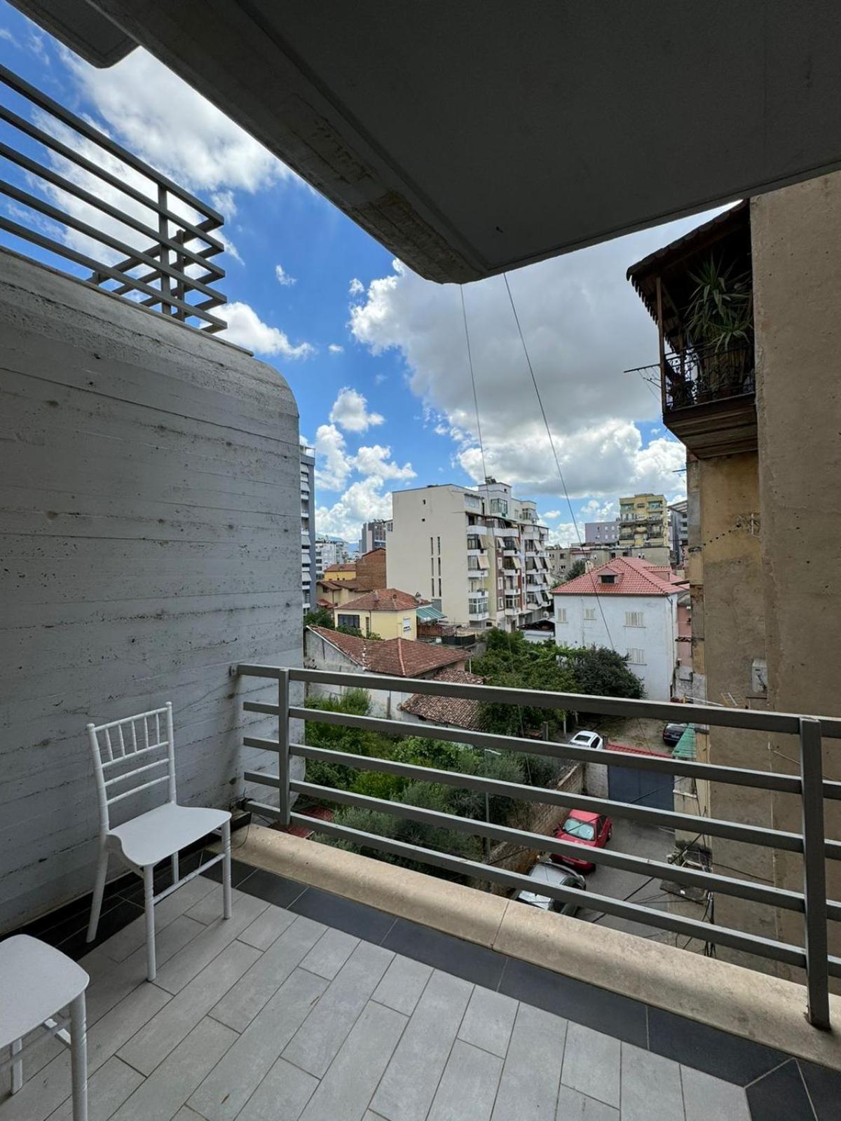 Diem Apartment Near Pazari I Ri Tirana Bagian luar foto