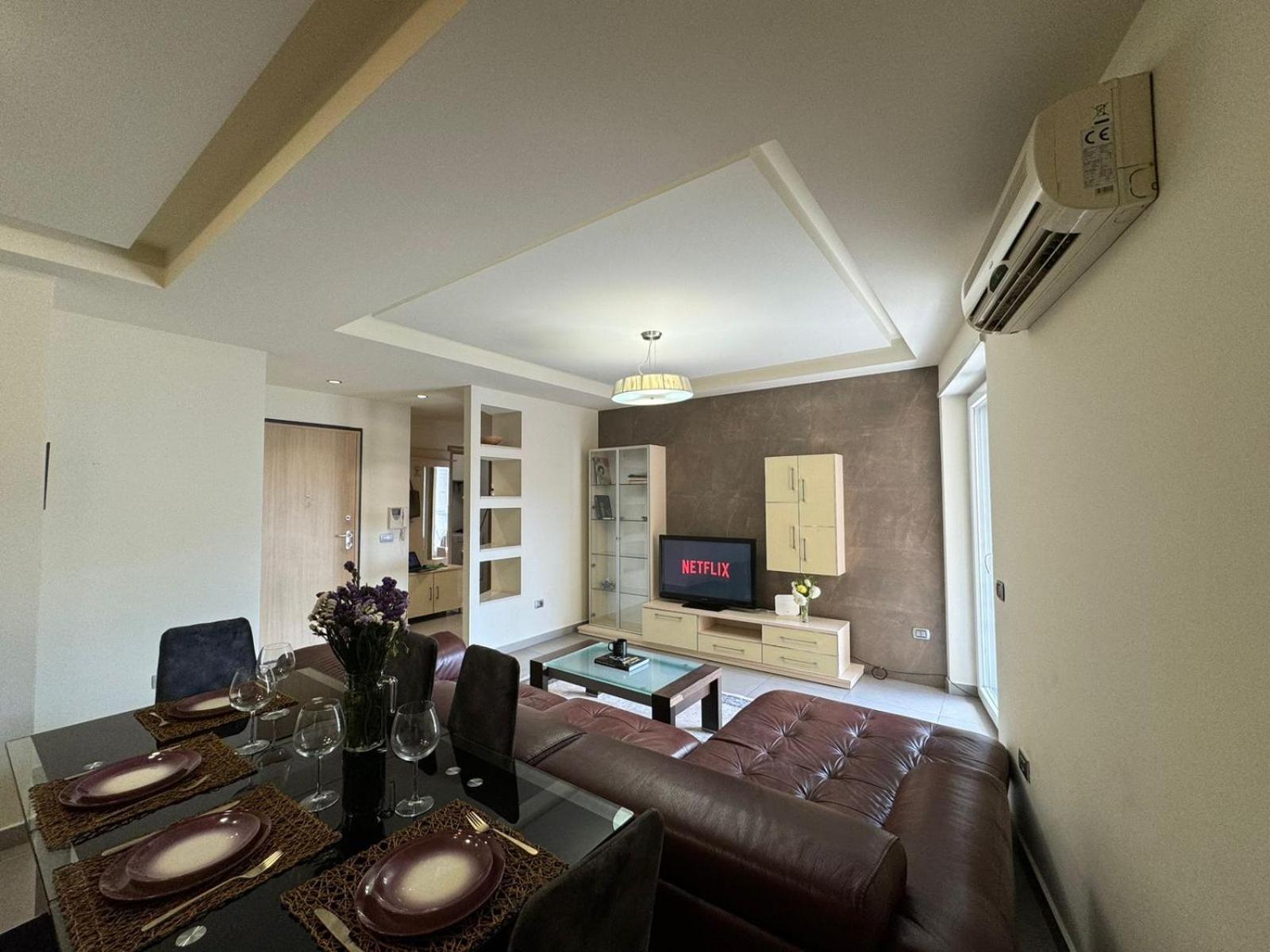 Diem Apartment Near Pazari I Ri Tirana Bagian luar foto