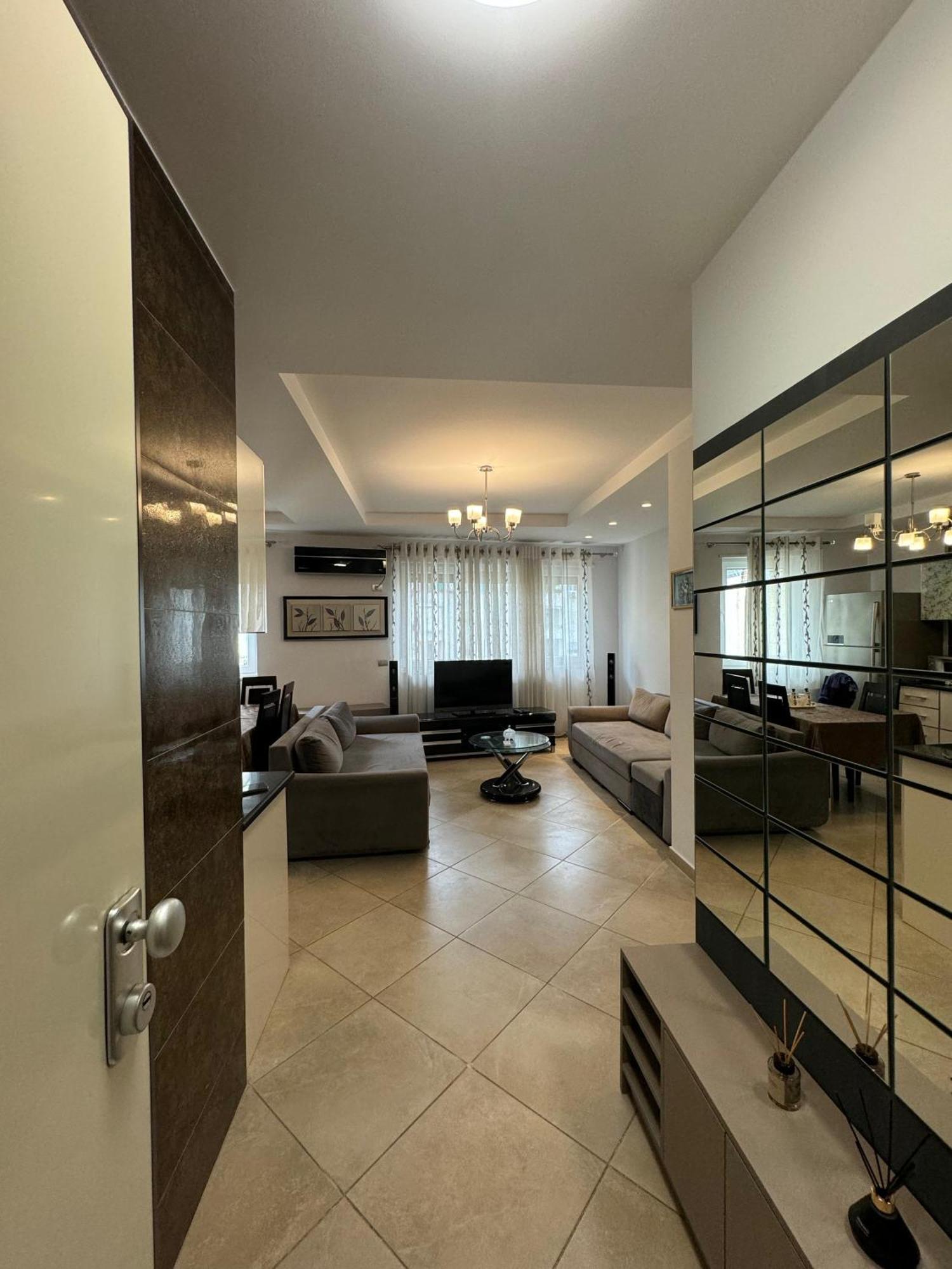 Diem Apartment Near Pazari I Ri Tirana Bagian luar foto