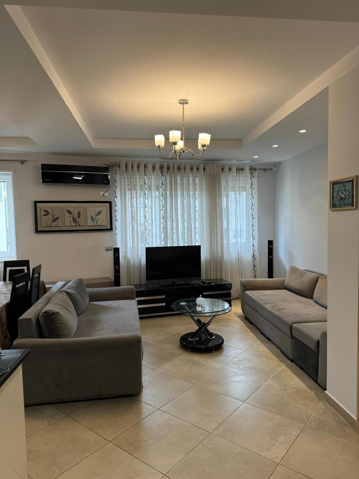 Diem Apartment Near Pazari I Ri Tirana Bagian luar foto