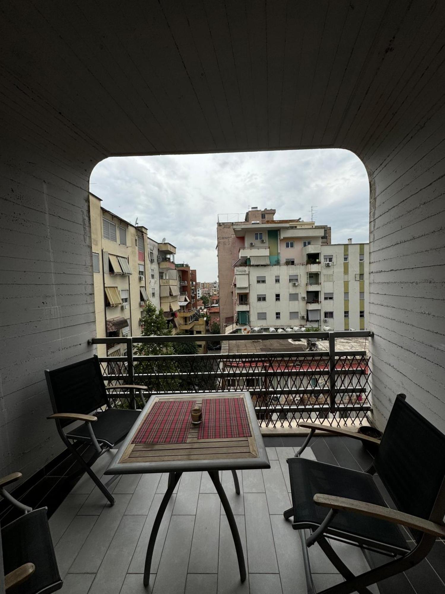 Diem Apartment Near Pazari I Ri Tirana Bagian luar foto