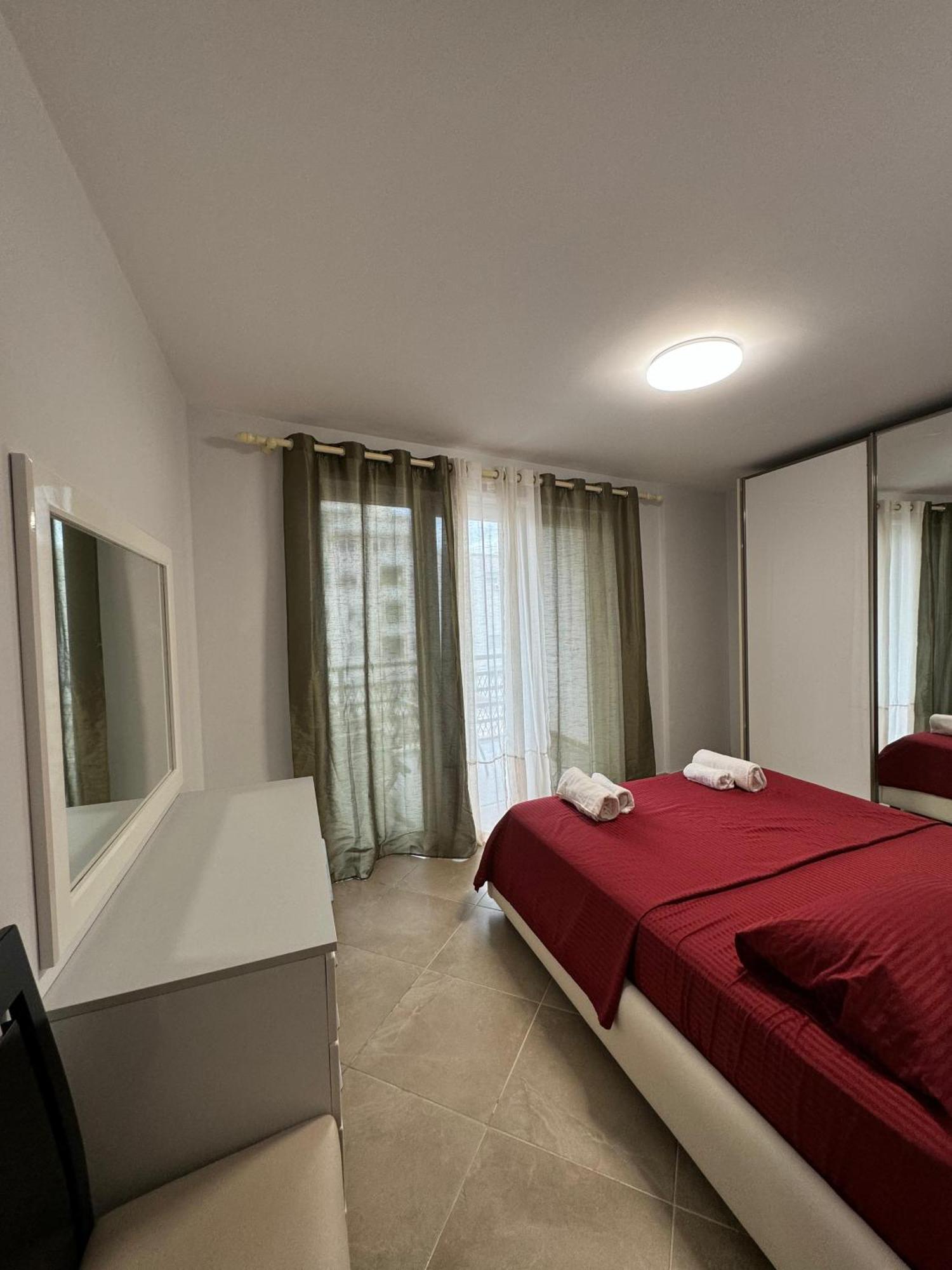 Diem Apartment Near Pazari I Ri Tirana Bagian luar foto
